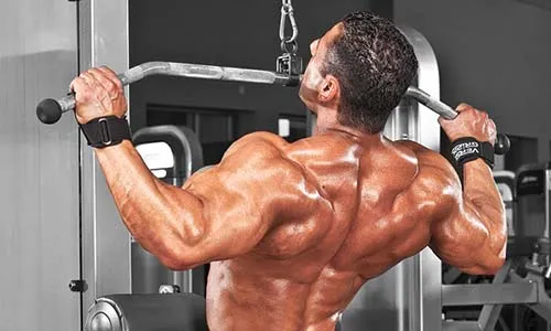 1. Тяга верхнего блока к груди широким хватом. 8-10 повторений, 4 подхода.